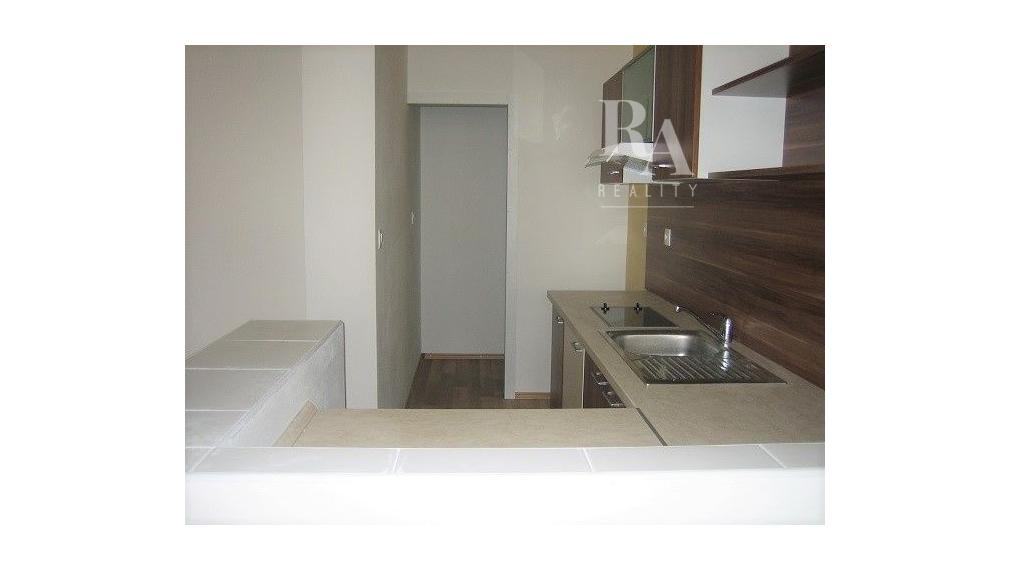 Prenájom veľkého 2 - izbového bytu Bytčická ulica