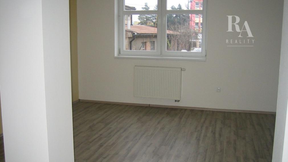 Prenájom veľkého 2 - izbového bytu Bytčická ulica