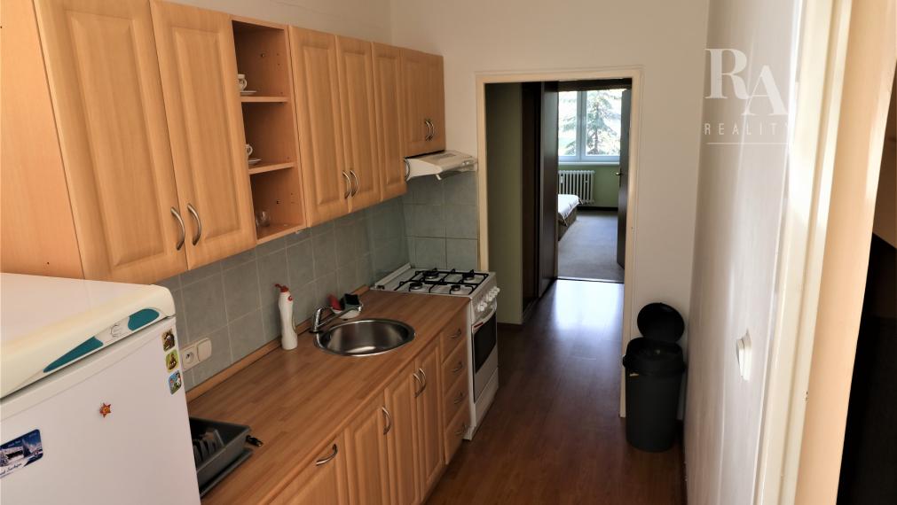 Prenájom 2 - izbového zariadeného bytu Hliny 8