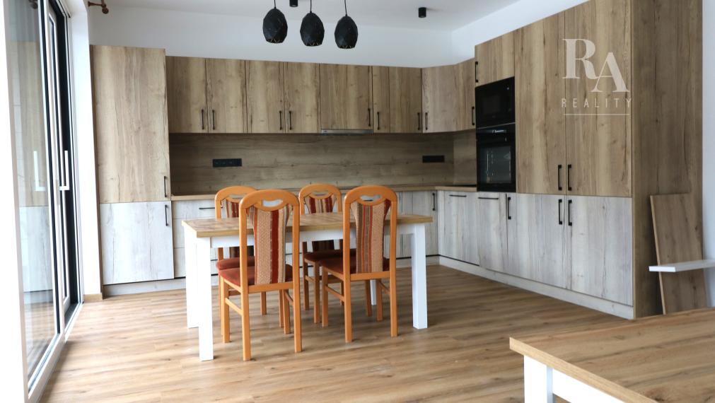 Prenájom 2 - izbový byt Nededza + 2 parkovacie miesta