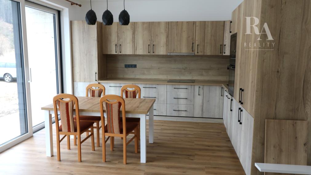 Prenájom 2 - izbový byt Nededza + 2 parkovacie miesta