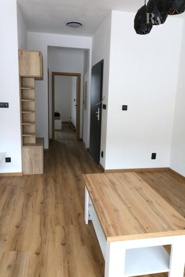 Prenájom 2 - izbový byt Nededza + 2 parkovacie miesta