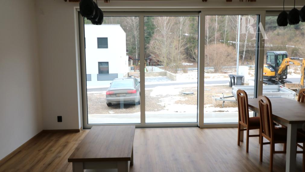 Prenájom 2 - izbový byt Nededza + 2 parkovacie miesta