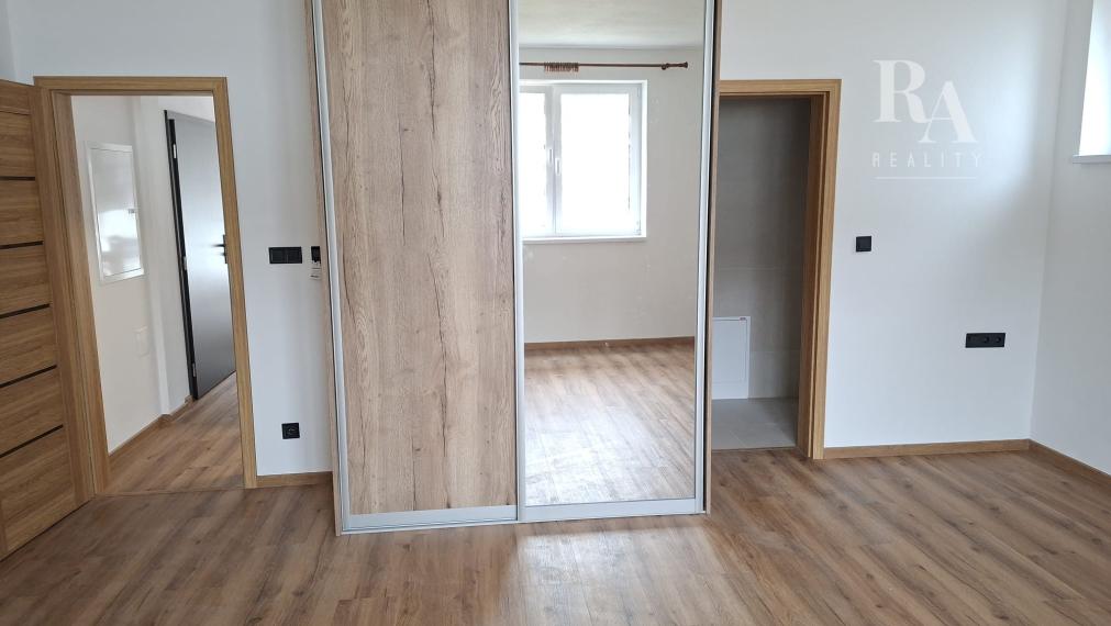 Prenájom 2 - izbový byt Nededza + 2 parkovacie miesta