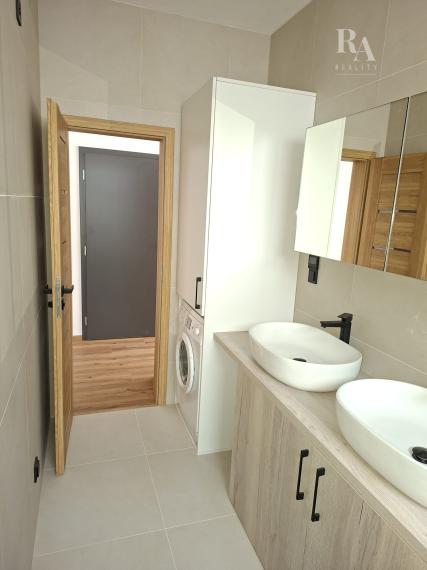 Prenájom 2 - izbový byt Nededza + 2 parkovacie miesta