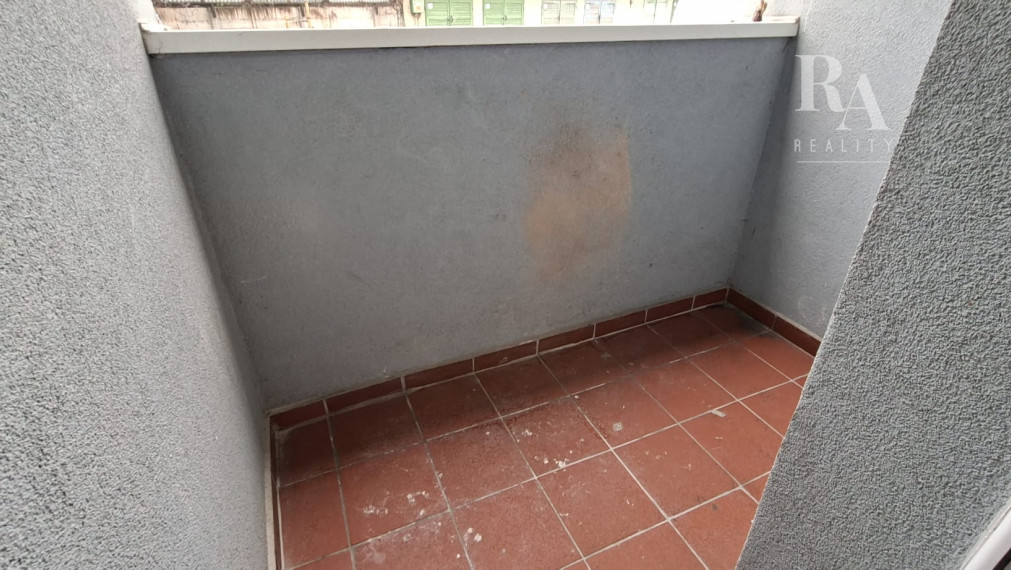 Prenájom 3 - izbového bytu s parkovaním blízko centra mesta