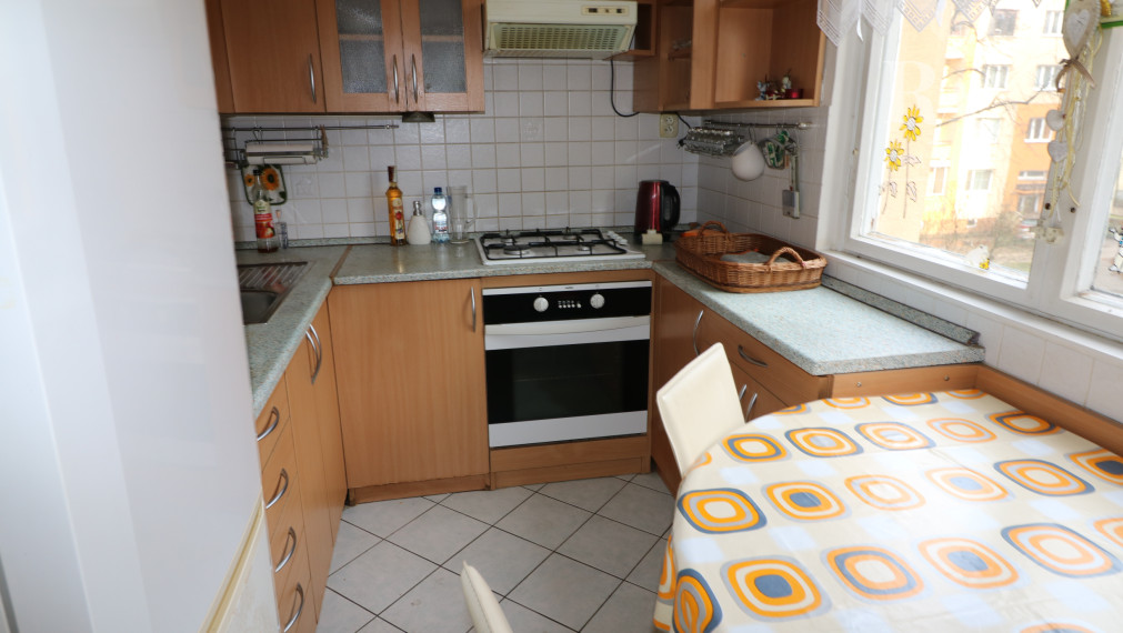 Prenájom 2 - izbového zariadeného bytu Hliny 3