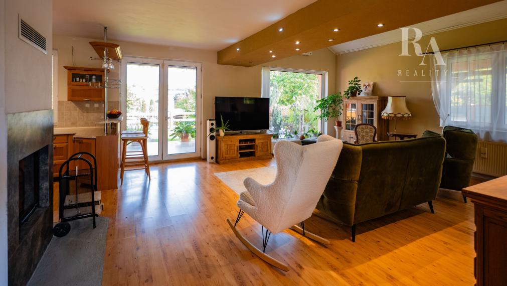 PREDAJ RODINNÝ DOM S BAZÉNOM A PRIESTOROM NA PODNIKANIE + DOHODA