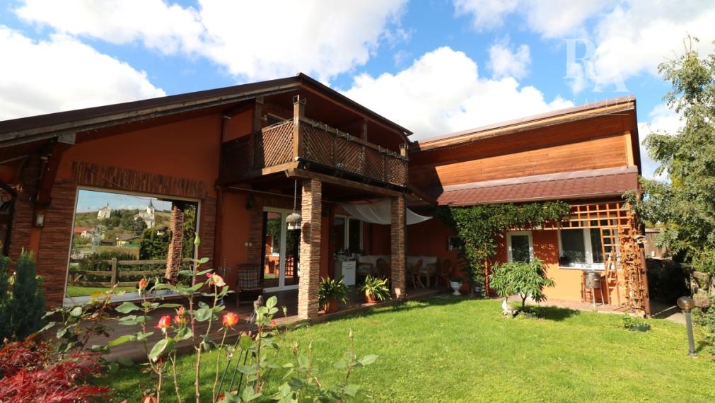 PREDAJ RODINNÝ DOM S BAZÉNOM A PRIESTOROM NA PODNIKANIE + DOHODA