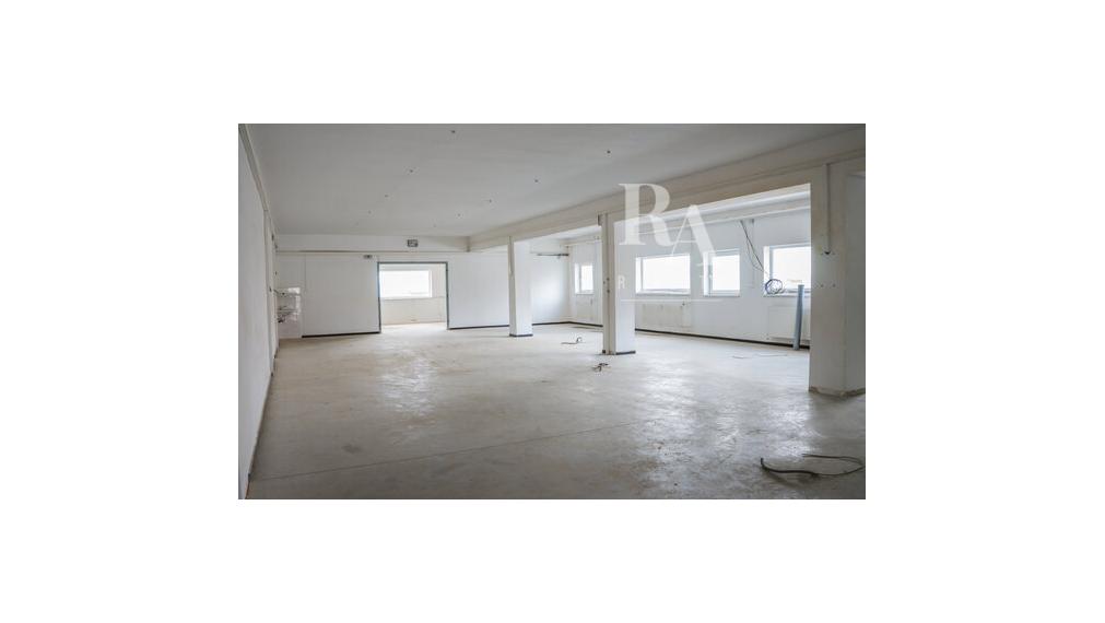 Prenájom skladových priestorov 220 m2 Višňové