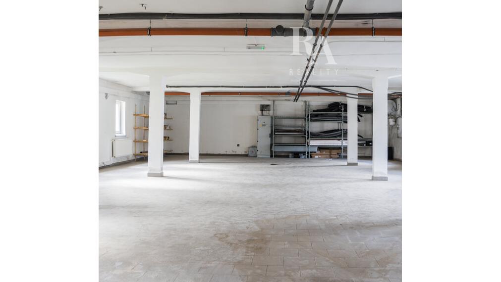 Prenájom skladových priestorov 220 m2 Višňové