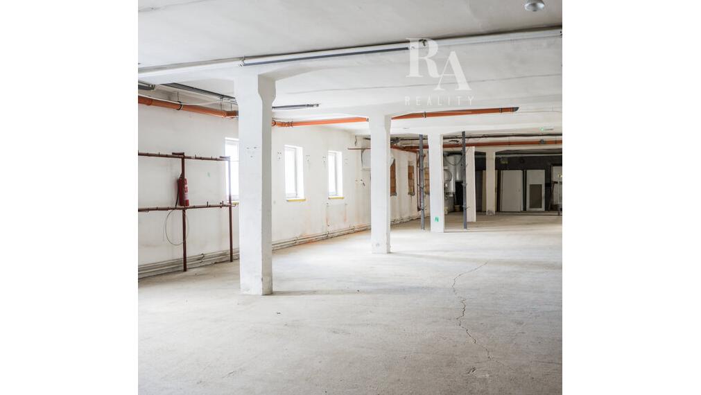 Prenájom skladových priestorov 220 m2 Višňové