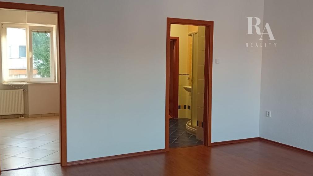 Dvojkancelária s parkovaním, 1.poschodie, 75m2, ul. M.R.Štefánika Žilina