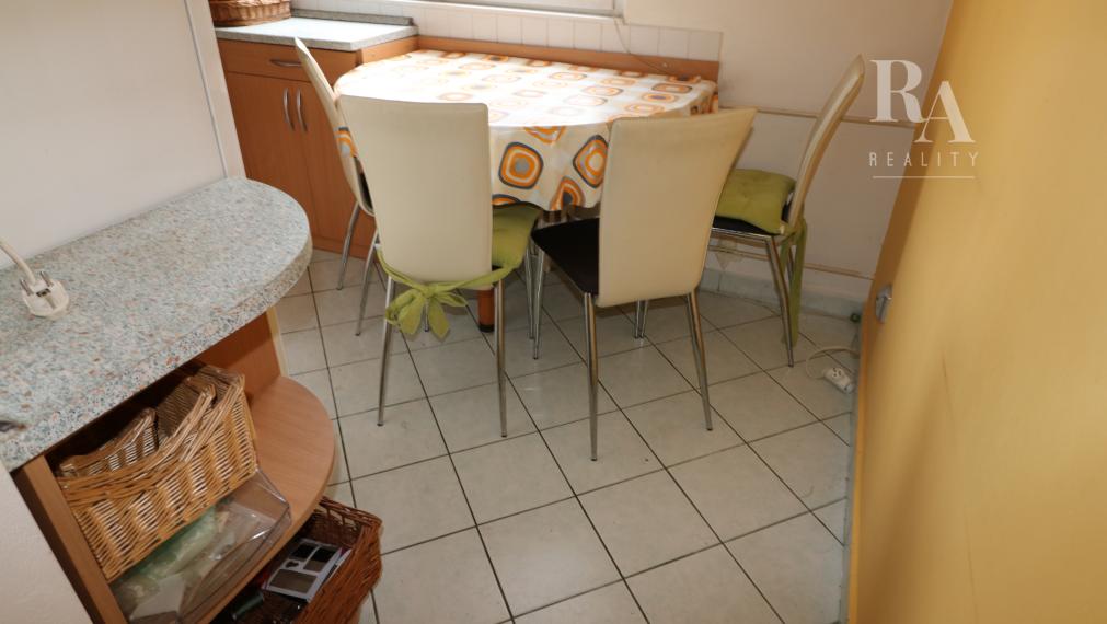 Prenájom 2 - izbového zariadeného bytu Hliny 3