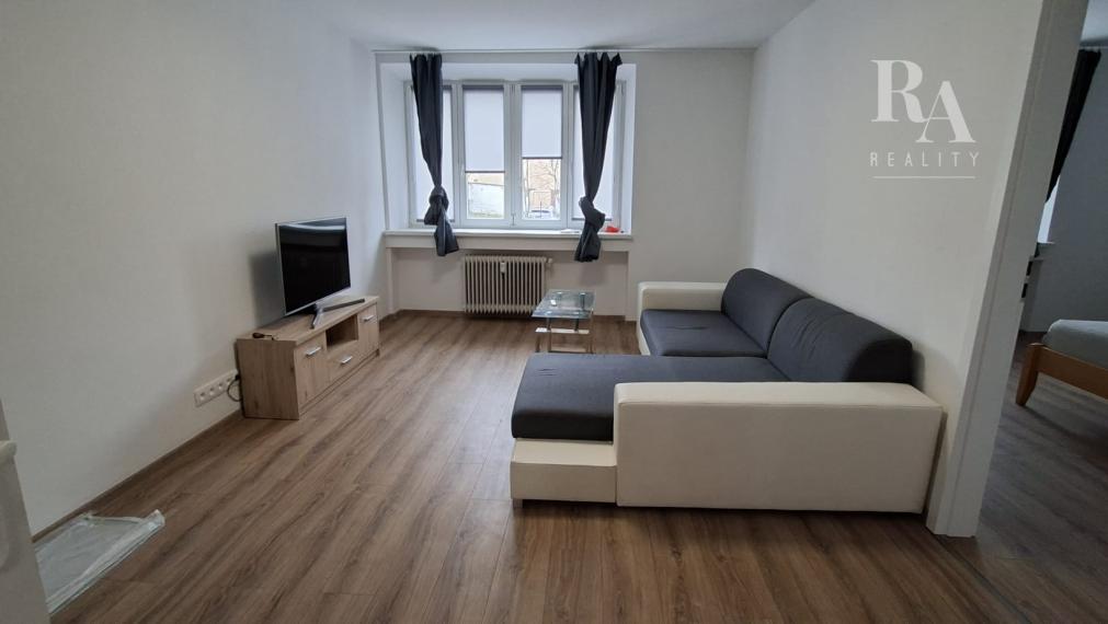 PRENÁJOM 3 - IZBOVÝ ZARIADENÝ BYT BLÍZKE CENTRUM S PARKOVANÍM