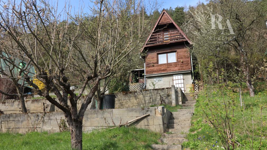 PREDAJ MUROVANEJ ZÁHRADNEJ CHATKY POVAŽSKÝ CHLMEC