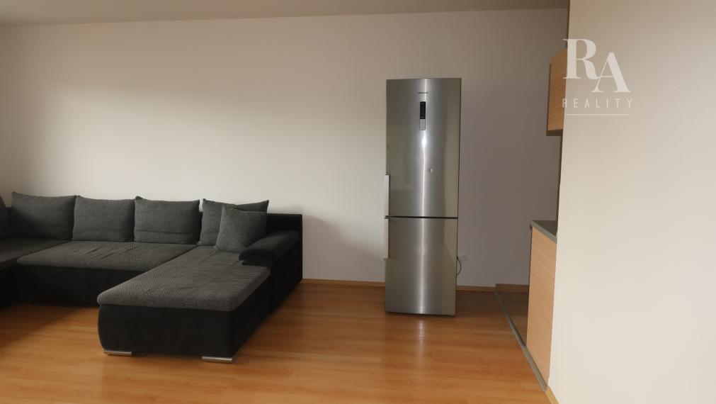 PRENÁJOM 4 - IZBOVÝ BYT S PARKOVANÍM HLINY 8