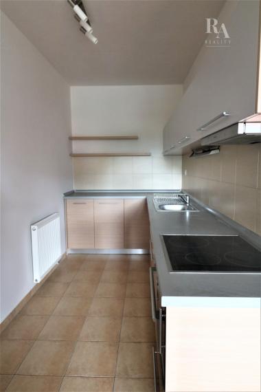 PRENÁJOM 4 - IZBOVÝ BYT S PARKOVANÍM HLINY 8