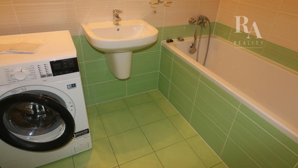 PRENÁJOM 4 - IZBOVÝ BYT S PARKOVANÍM HLINY 8