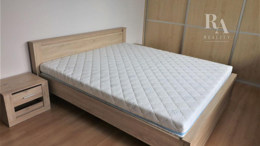 PRENÁJOM 4 - IZBOVÝ BYT S PARKOVANÍM HLINY 8