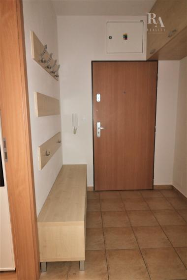 PRENÁJOM 4 - IZBOVÝ BYT S PARKOVANÍM HLINY 8