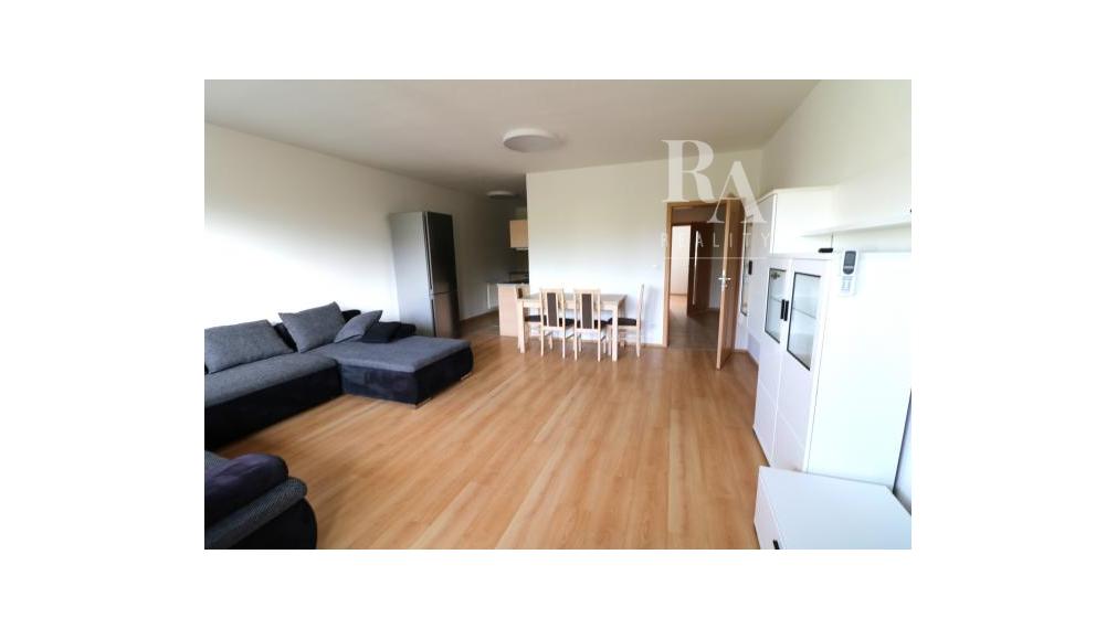 PRENÁJOM 4 - IZBOVÝ BYT S PARKOVANÍM HLINY 8