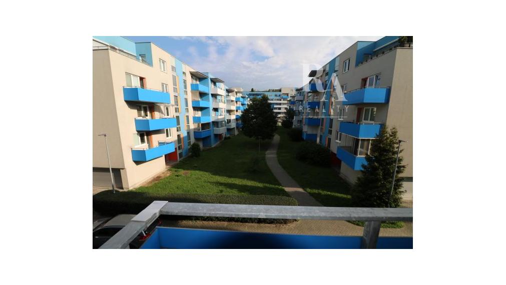 PRENÁJOM 4 - IZBOVÝ BYT S PARKOVANÍM HLINY 8