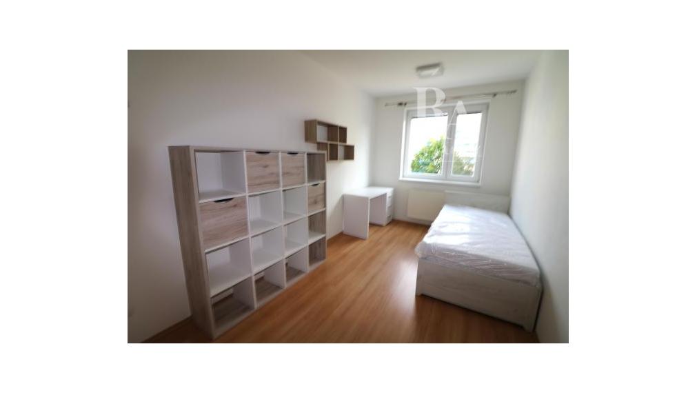 PRENÁJOM 4 - IZBOVÝ BYT S PARKOVANÍM HLINY 8