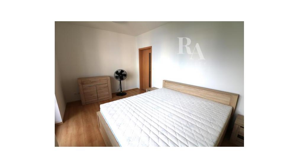 PRENÁJOM 4 - IZBOVÝ BYT S PARKOVANÍM HLINY 8