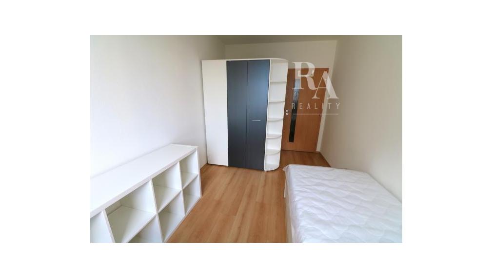 PRENÁJOM 4 - IZBOVÝ BYT S PARKOVANÍM HLINY 8