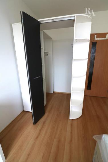 PRENÁJOM 4 - IZBOVÝ BYT S PARKOVANÍM HLINY 8