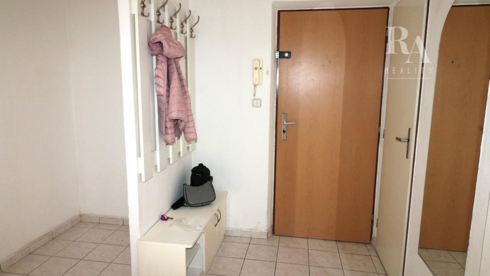 Prenájom 2 - izbového zariadeného bytu Hliny 6