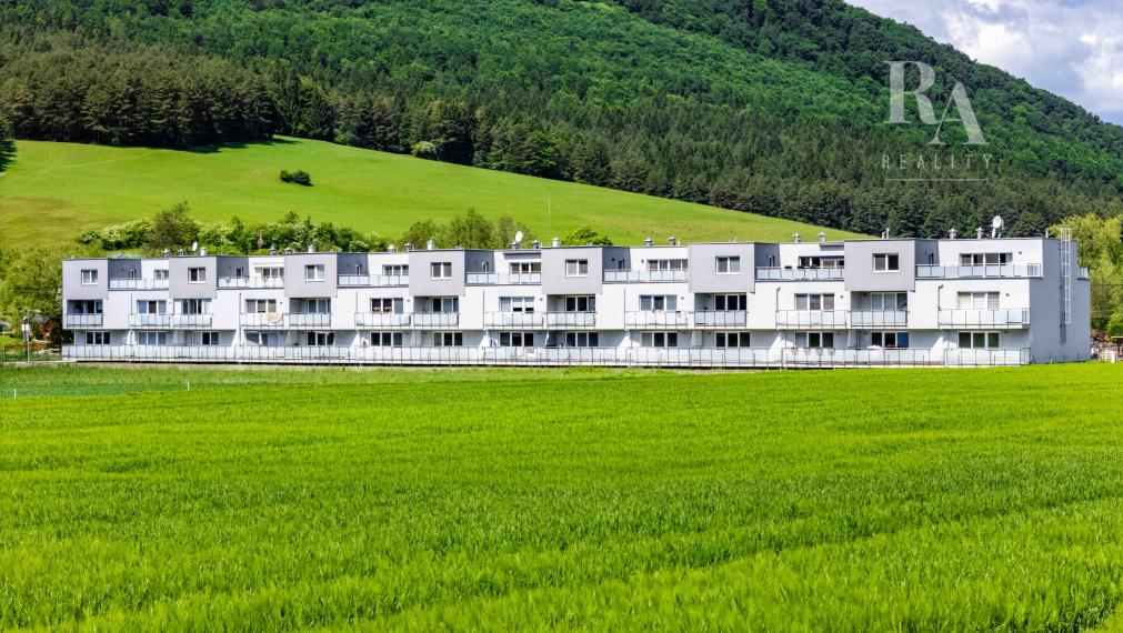 REZERVOVANÉ -Predaj 4-izbový byt DOMANIŽA  -130 m2 + terasy 44m2