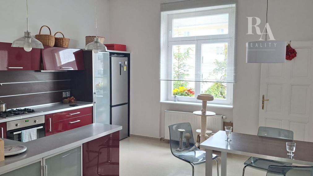 PREDAJ VEĽKÝ 2,5 IZBOVÝ STAROMESTSKÝ BYT CENTRUM MESTA