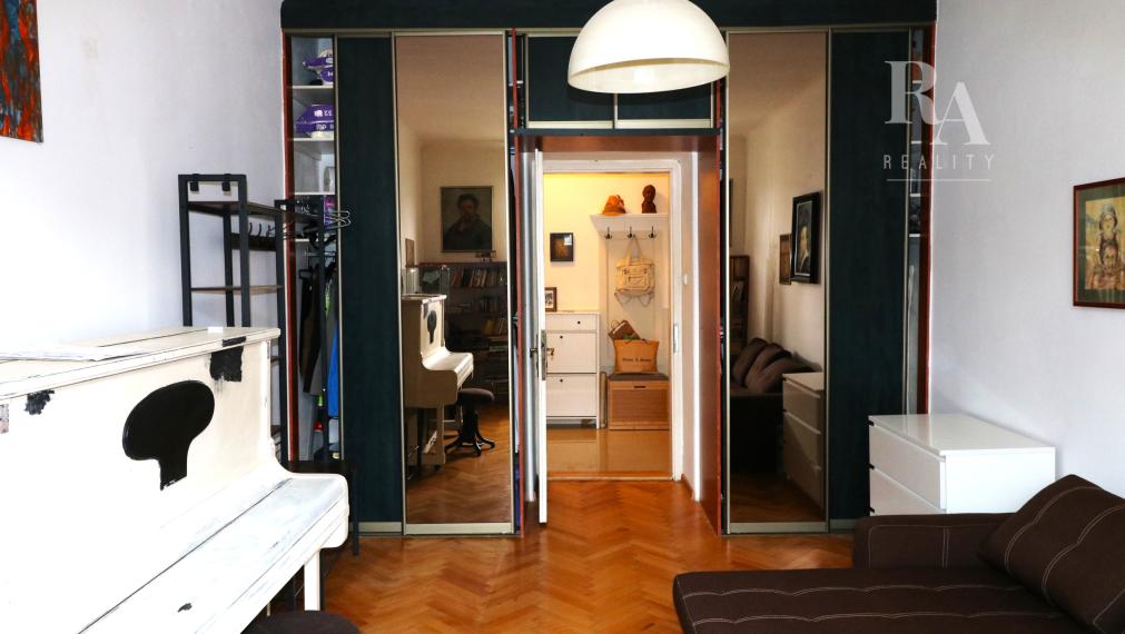 PREDAJ VEĽKÝ 2,5 IZBOVÝ STAROMESTSKÝ BYT CENTRUM MESTA