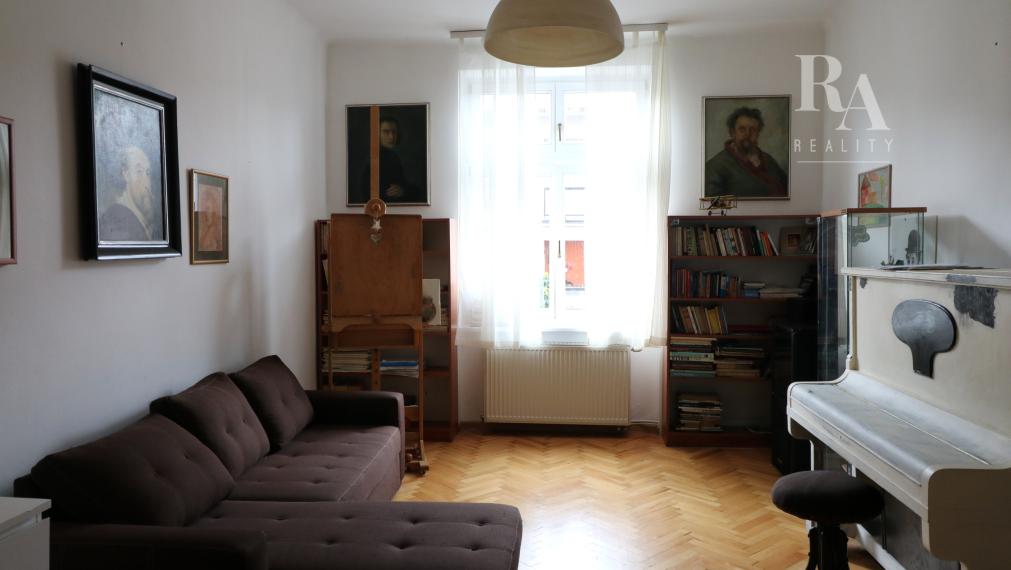 PREDAJ VEĽKÝ 2,5 IZBOVÝ STAROMESTSKÝ BYT CENTRUM MESTA