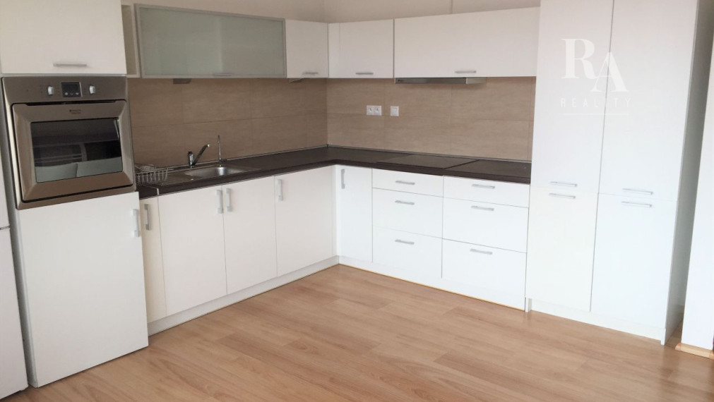 PRENÁJOM 3 - IZBOVÝ BYT S PARKOVANÍM V EURO HOME
