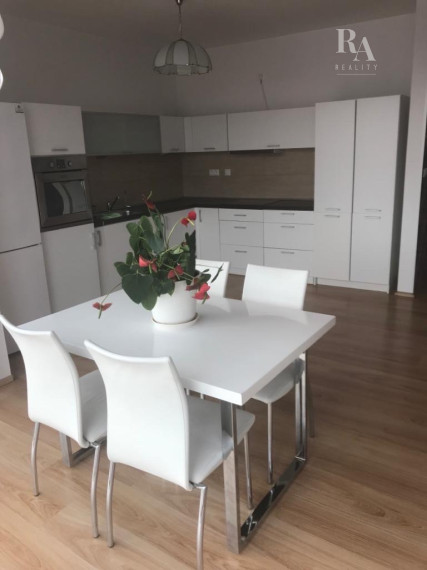 PRENÁJOM 3 - IZBOVÝ BYT S PARKOVANÍM V EURO HOME