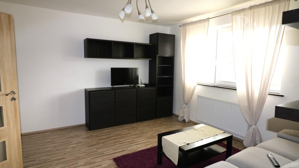 ZARIADENÝ 3-IZBOVÝ BYT S VLASTNÝM KÚRENÍM, KACHĽAMI, GARÁŽOU A LOGGIOU ZÁVODIE