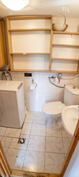 Predaj 2 chát a hospodárskeho domčeka na slnečnom pozemku 7 850 m² vo Veľkom Rovnom