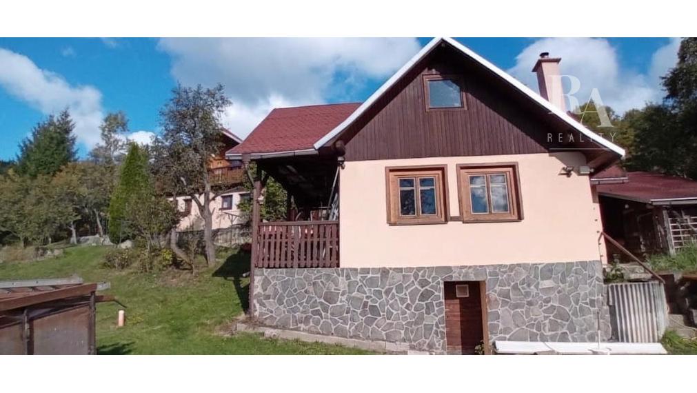 Predaj 2 chát a hospodárskeho domčeka na slnečnom pozemku 7 850 m² vo Veľkom Rovnom