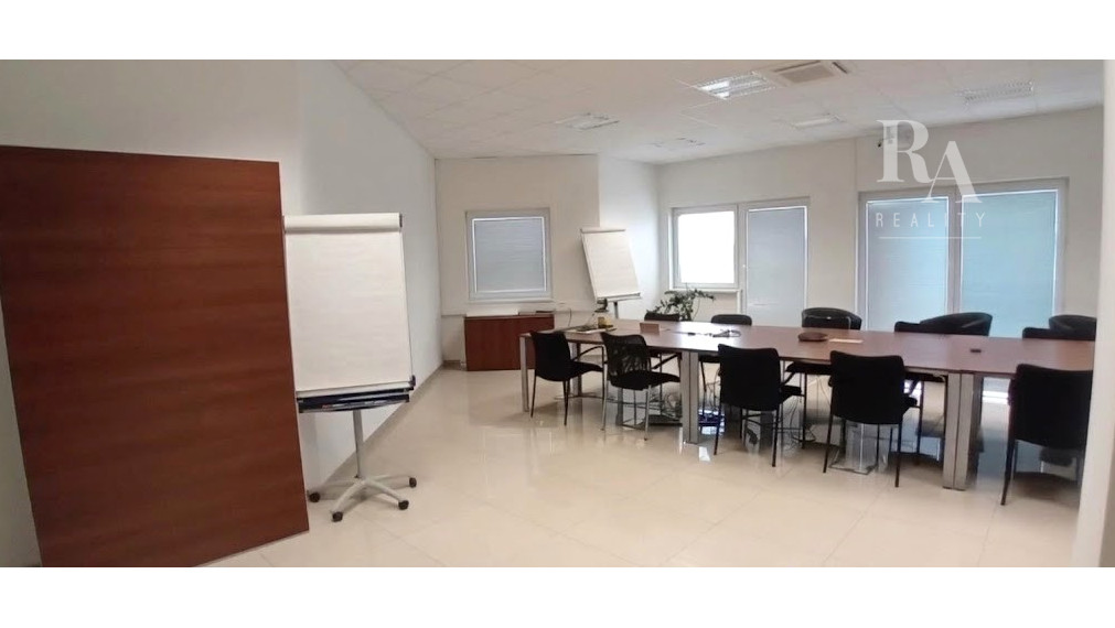 Prenájom kancelária 92,5m2 s kuchynkou, parking, Veľký diel