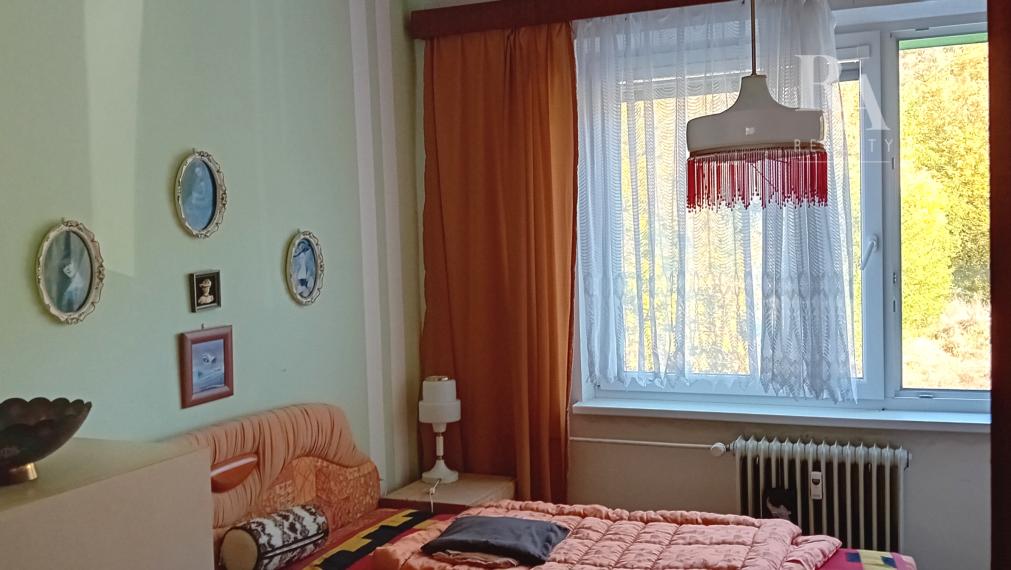 Predaj 4 izbový byt 87m2, pôvodný stav, 1. poschodie, SNP - Trenčianske Teplice
