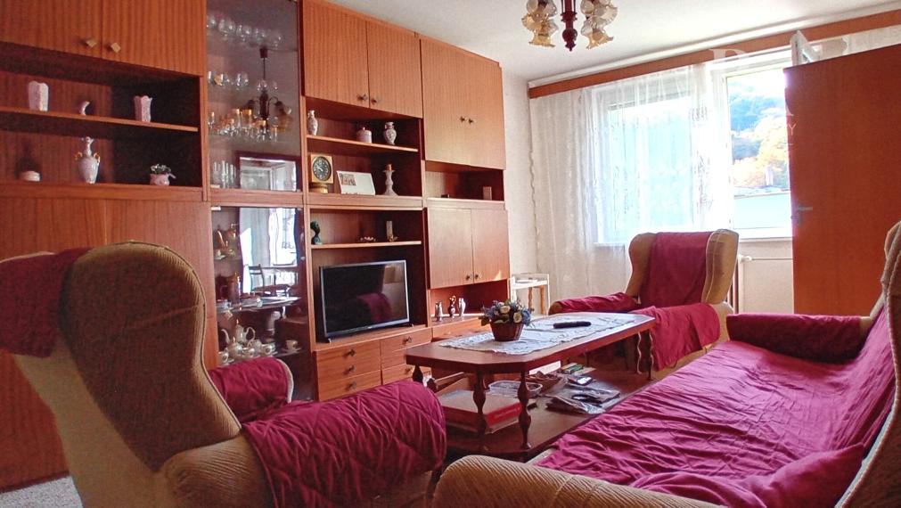 Predaj 4 izbový byt 87m2, pôvodný stav, 1. poschodie, SNP - Trenčianske Teplice