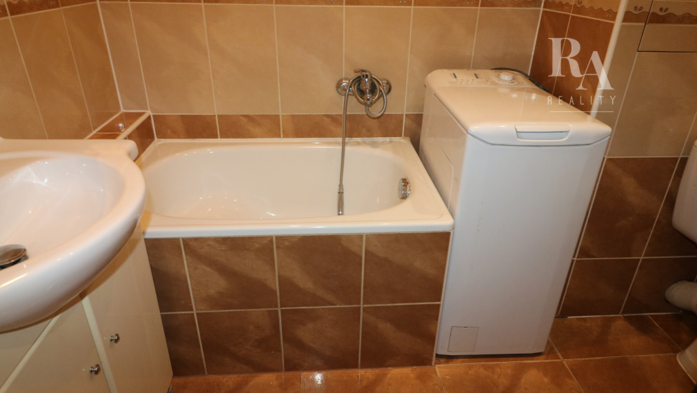 PREDAJ 3 - IZBOVÝ BYT S LOGGIOU A BALKÓNOM NOVÝ BULVÁR