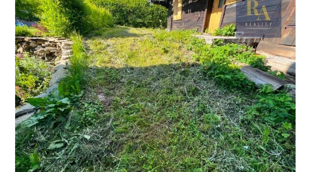 Predaj pozemok o rozlohe 585m2 s drevenicou v obci Lutiše