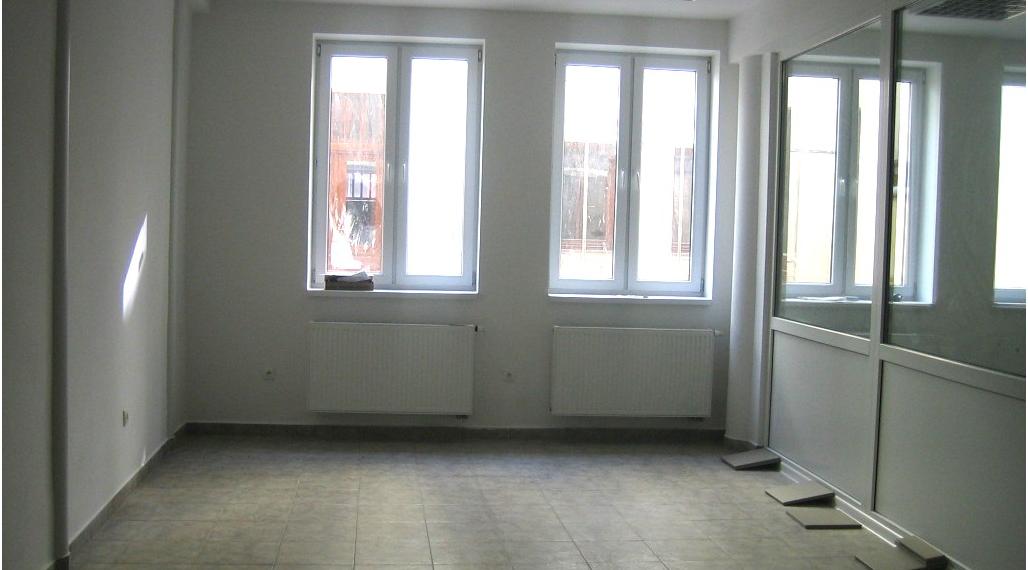 Prenájom obchodno -  kancelárskych priestorov na prízemí centrum mesta