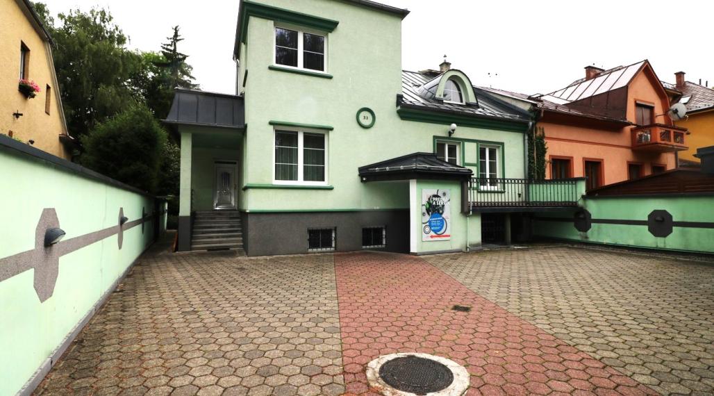 PREDAJ POLYFUNKČNÁ VILA V BLÍZKOM CENTRE MESTA