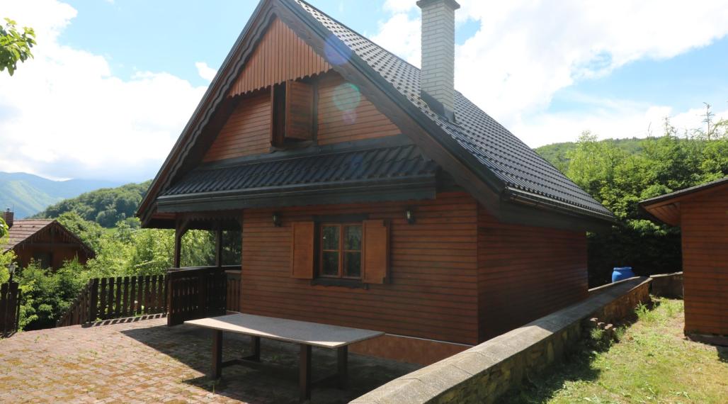 PREDAJ CHATY S VEĽKÝM POZEMKOM BELÁ - ZLIEŇ