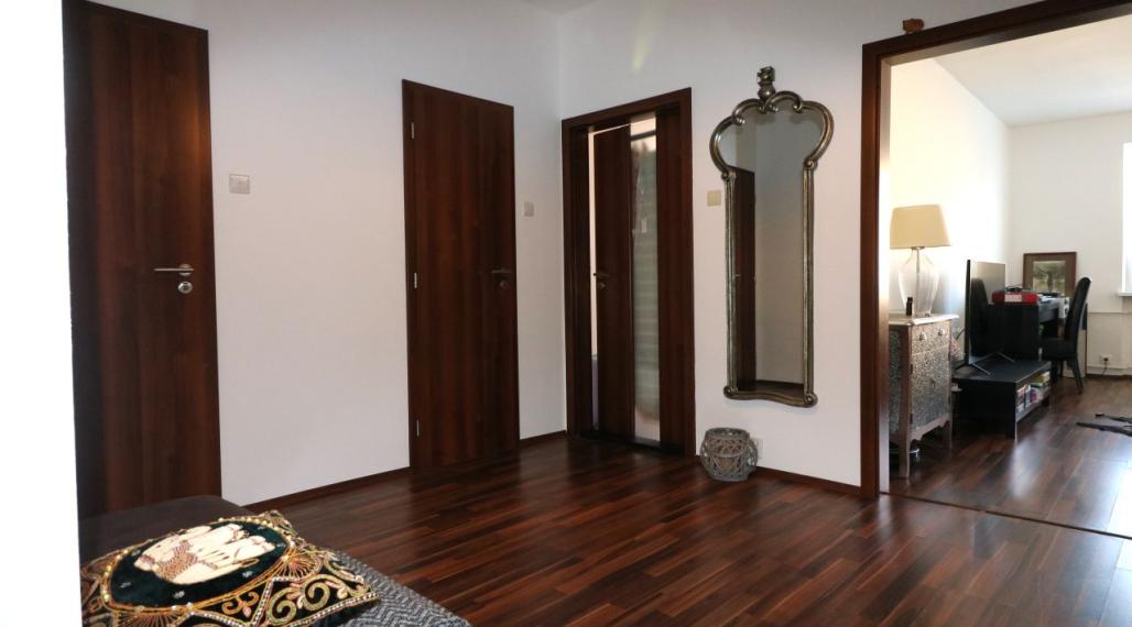 Predaj 2 izbový byt 70m2 s balkónom a pivnicou v starej časti mesta Žilina